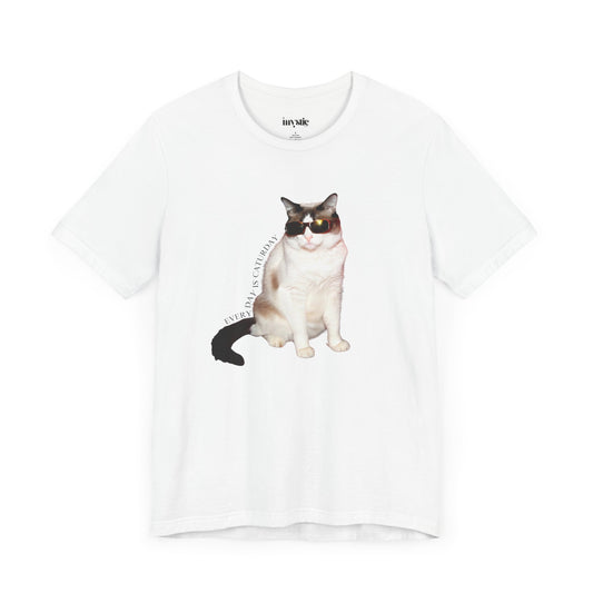 Every Day Is Caturday – Funny and Stylish Cat Lover T-Shirt